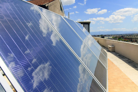 امکان نصب ۱۲۰۰ مگاوات نیروگاه خورشیدی روی سقف صنایع کشور/پیشنهاداتی برای پیک‌زدایی در فصول گرم