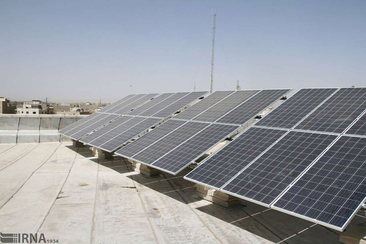 نخستین نیروگاه خورشیدی روی کانال پساب در کشور به بهره‌برداری رسید
