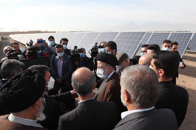 رئیس‌جمهور: استان یزد منطقه مناسبی برای توسعه مزارع تولید انرژی خورشیدی است