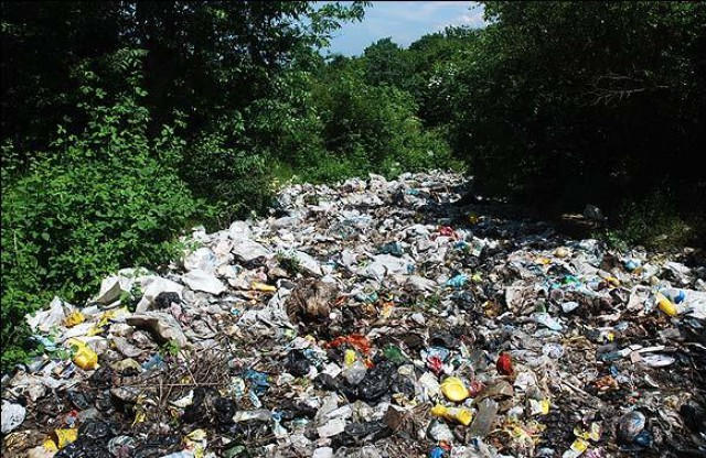 عکس : معضل انباشت زباله در سراوان